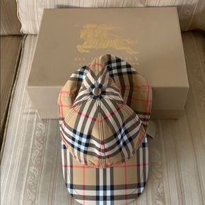 Authentic Burberry ran hat. It is not wool.
